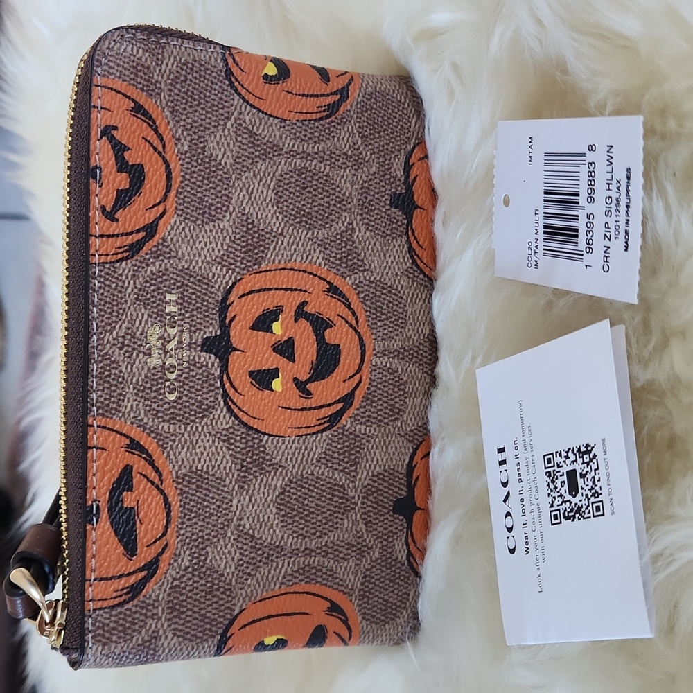 Adorable NWT Coach Halloween Pumpkin Signature Corner Zip Wristlet Wallet 🧡🎃🖤 - Picture 14 of 16